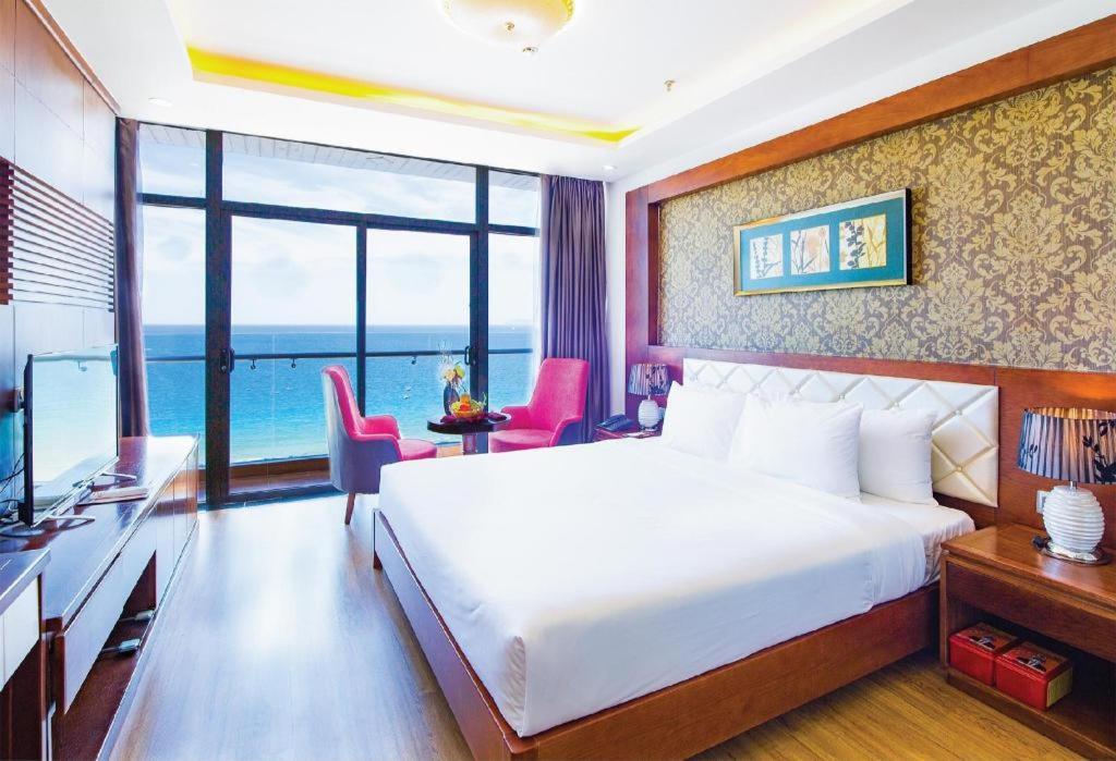 Le Hoang Beach Hotel Danang Extérieur photo