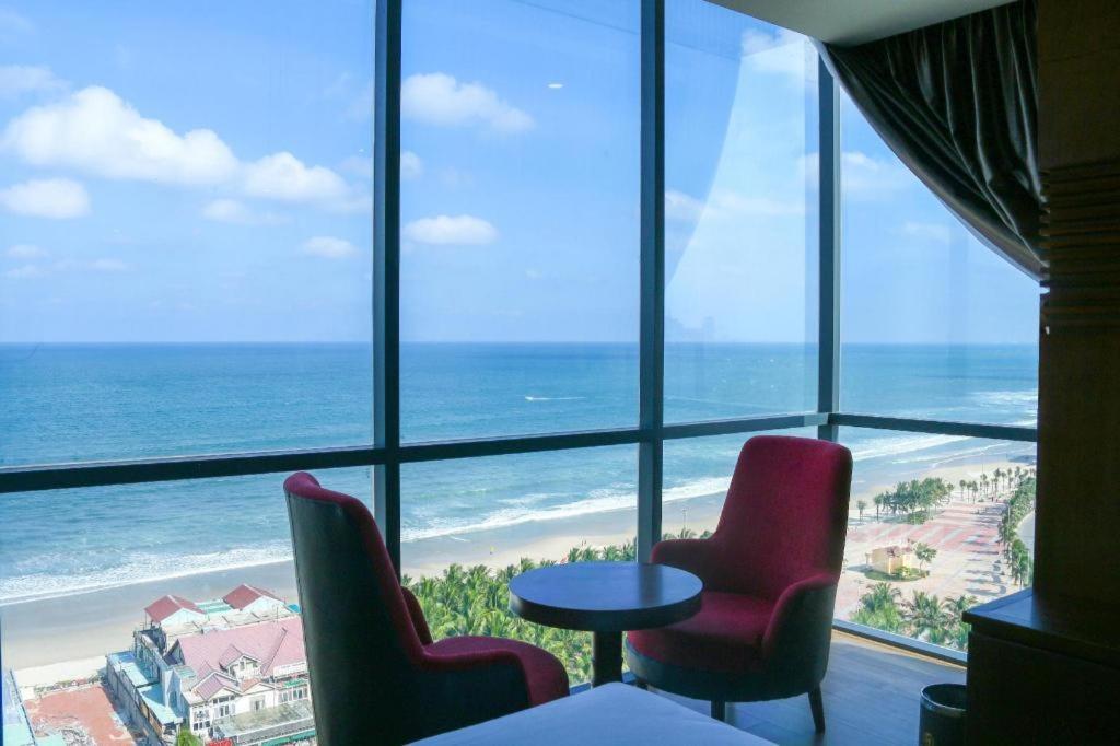 Le Hoang Beach Hotel Danang Extérieur photo