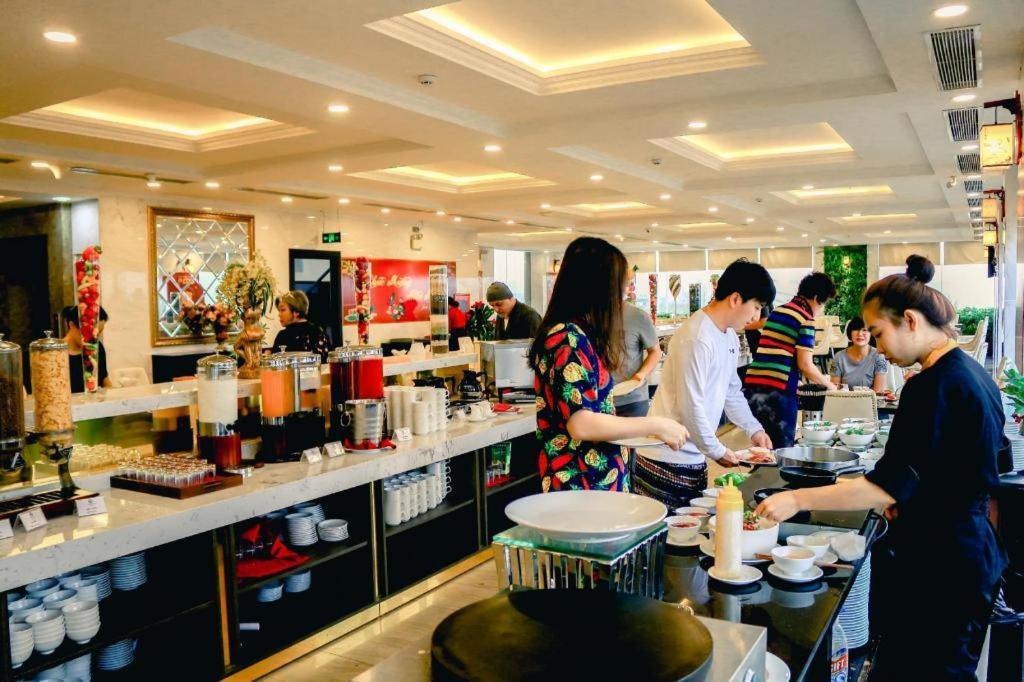 Le Hoang Beach Hotel Danang Extérieur photo