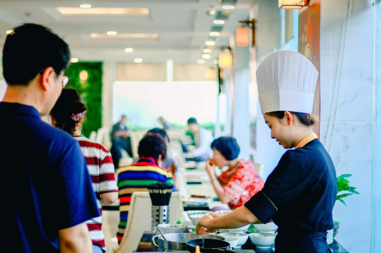 Le Hoang Beach Hotel Danang Extérieur photo
