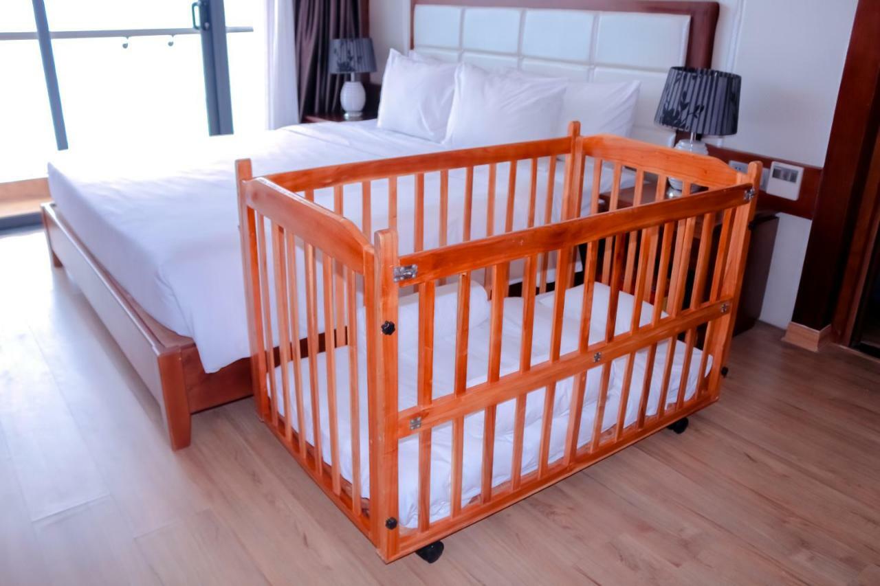 Le Hoang Beach Hotel Danang Extérieur photo